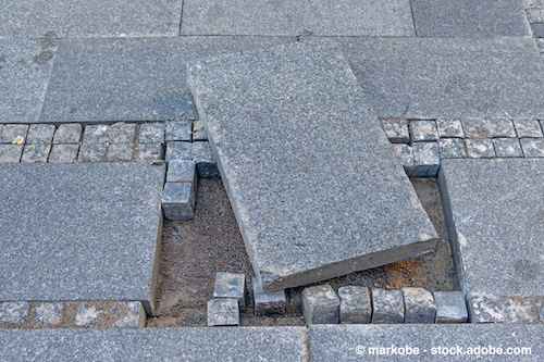 Bodenplatten ersetzen: Das Wichtigste auf einen Blick