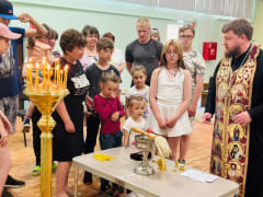 Молебен в пункте временного размещения беженцев в деревне Тарбушево г. о. Коломна