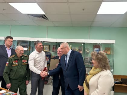 Неравнодушные граждане и родители погибшего офицера помогают бойцам нашей армии