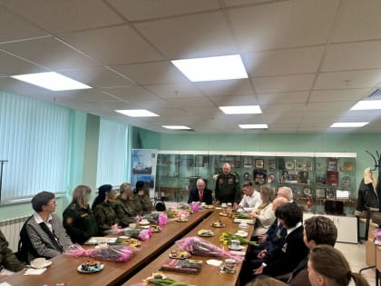 С наступающим Международным женским днём в Кантемировской дивизии поздравили женщин – военнослужащих, участниц СВО