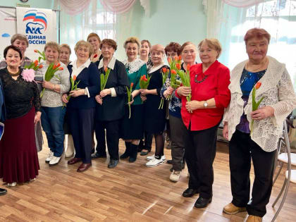В преддверии Международного женского дня Председатель Совета депутатов Городского округа Коломна Николай Братушков адресно поздравил участниц программы 