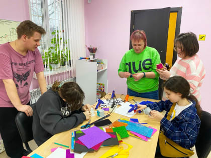 Юные горбовцы делали чашечки из фоамирана