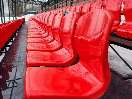 Вместо оторванных сидений на стадионе школы «КвантУм» появятся новые