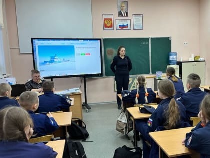 Сотрудница полиции в Воскресенске провела профилактическую беседу с учащимися кадетской школы