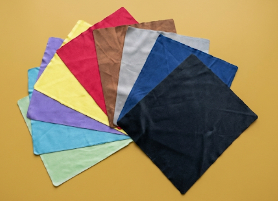 Microfibre cleaning cloth in plastic pouch, 18x15 — wholesale microfibre (F600P)