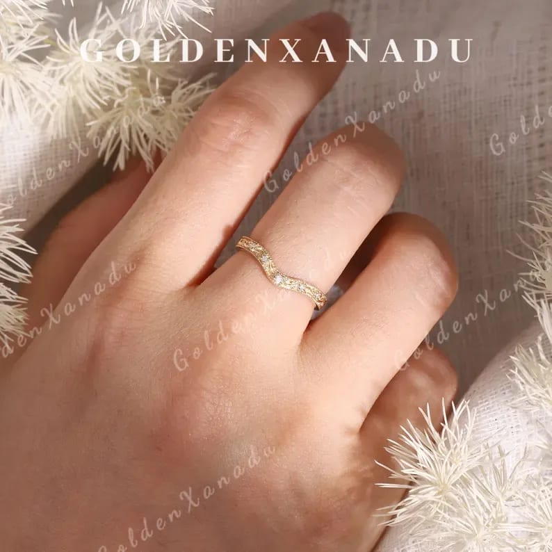 Gebogener VIntage Ehering im Art Deco Stil