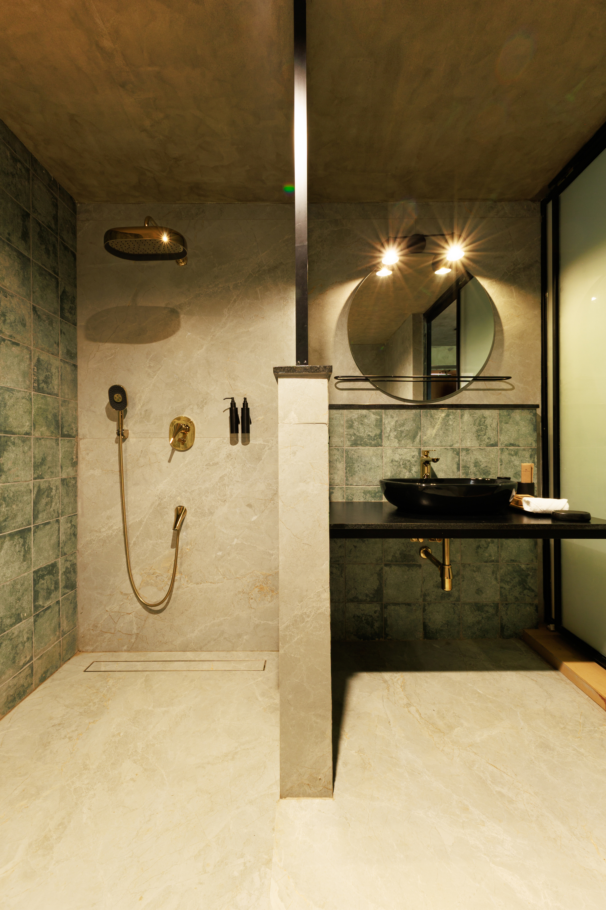 Luxury Lake view  Duplex Suite  4