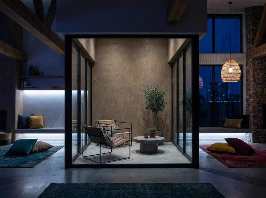 Interior Night — 06/18