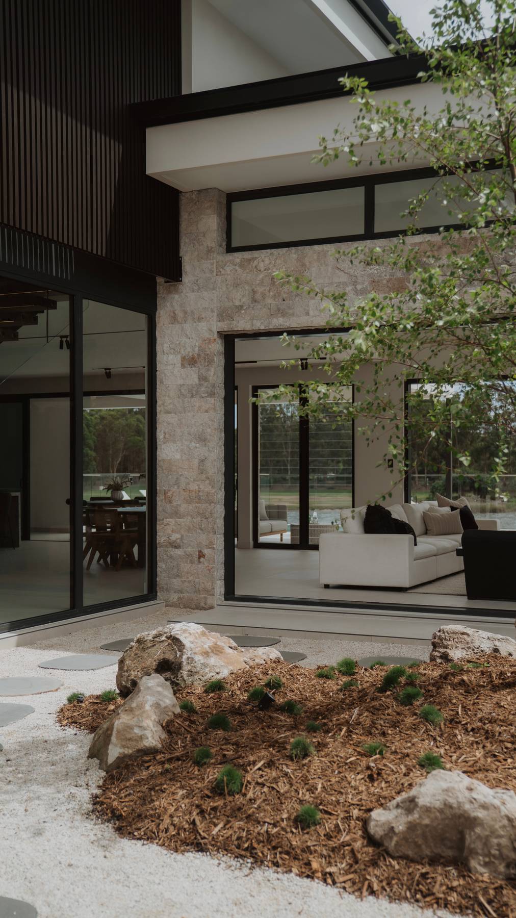 The Bayview - Main Bathroom 