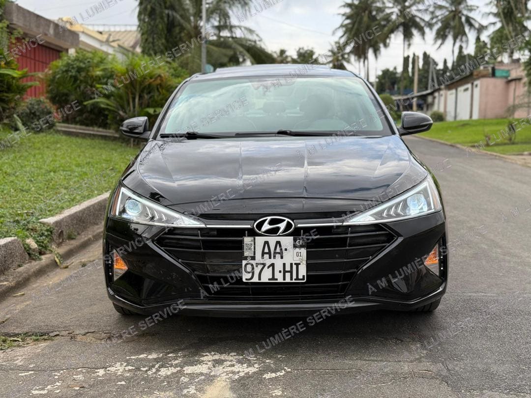 Nissan Elantra 