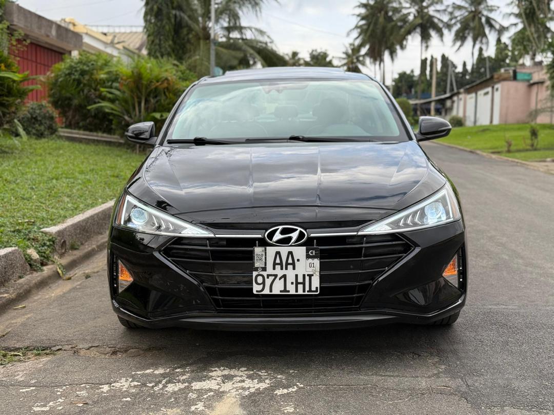 Nissan Elantra 
