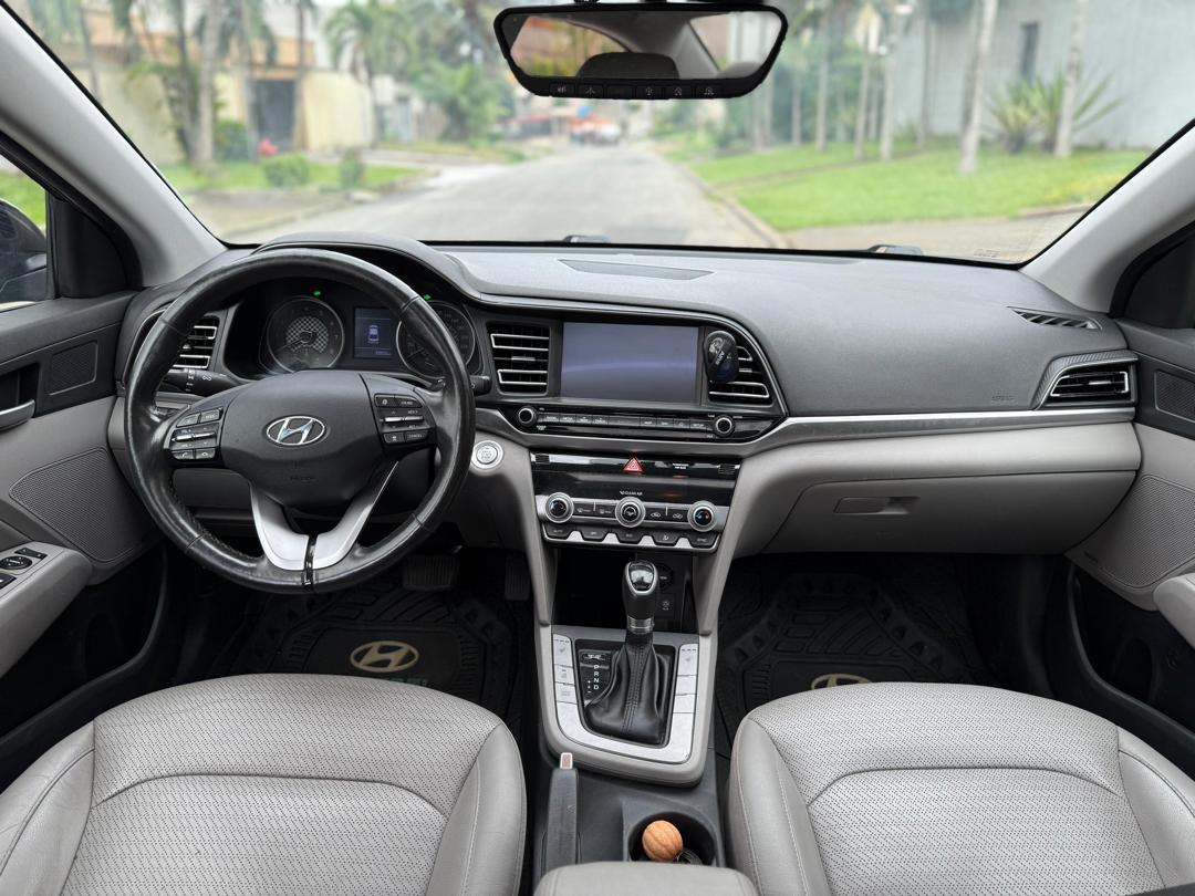 Nissan Elantra  (2020) 2