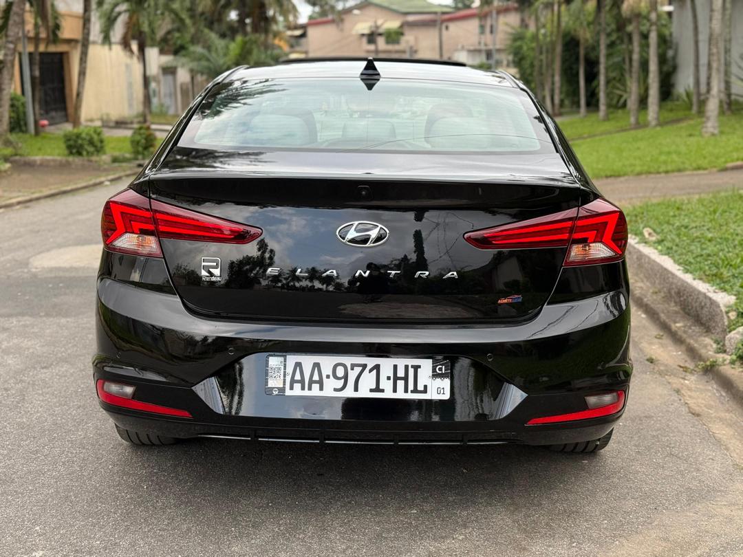 Nissan Elantra  (2020) 3