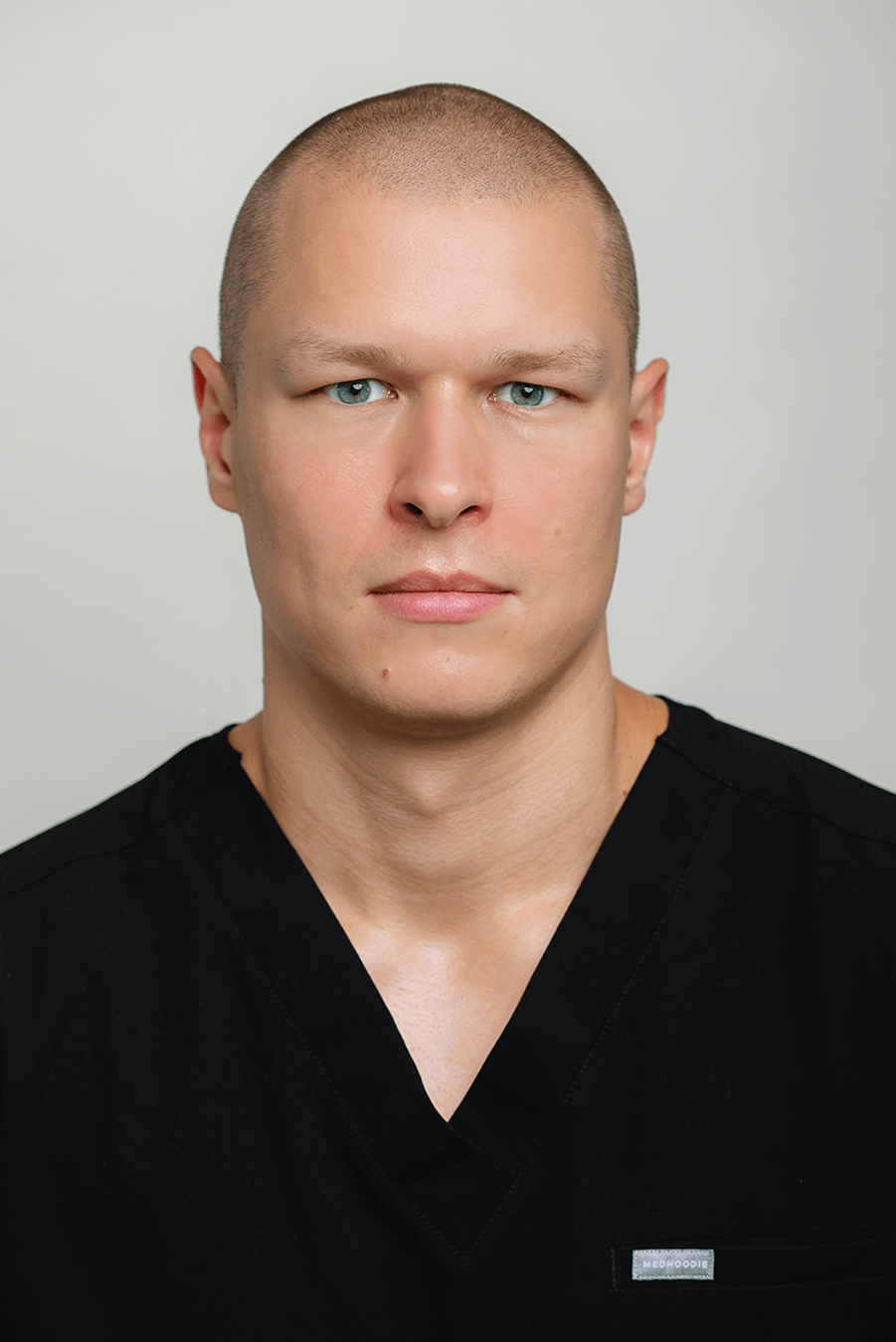 Dr Kacper Jawor, oral surgeon and implantologist at Medin Stomatologia