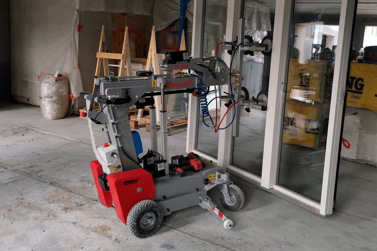 SL 208 con basculación motorizada para instalación de vidrio