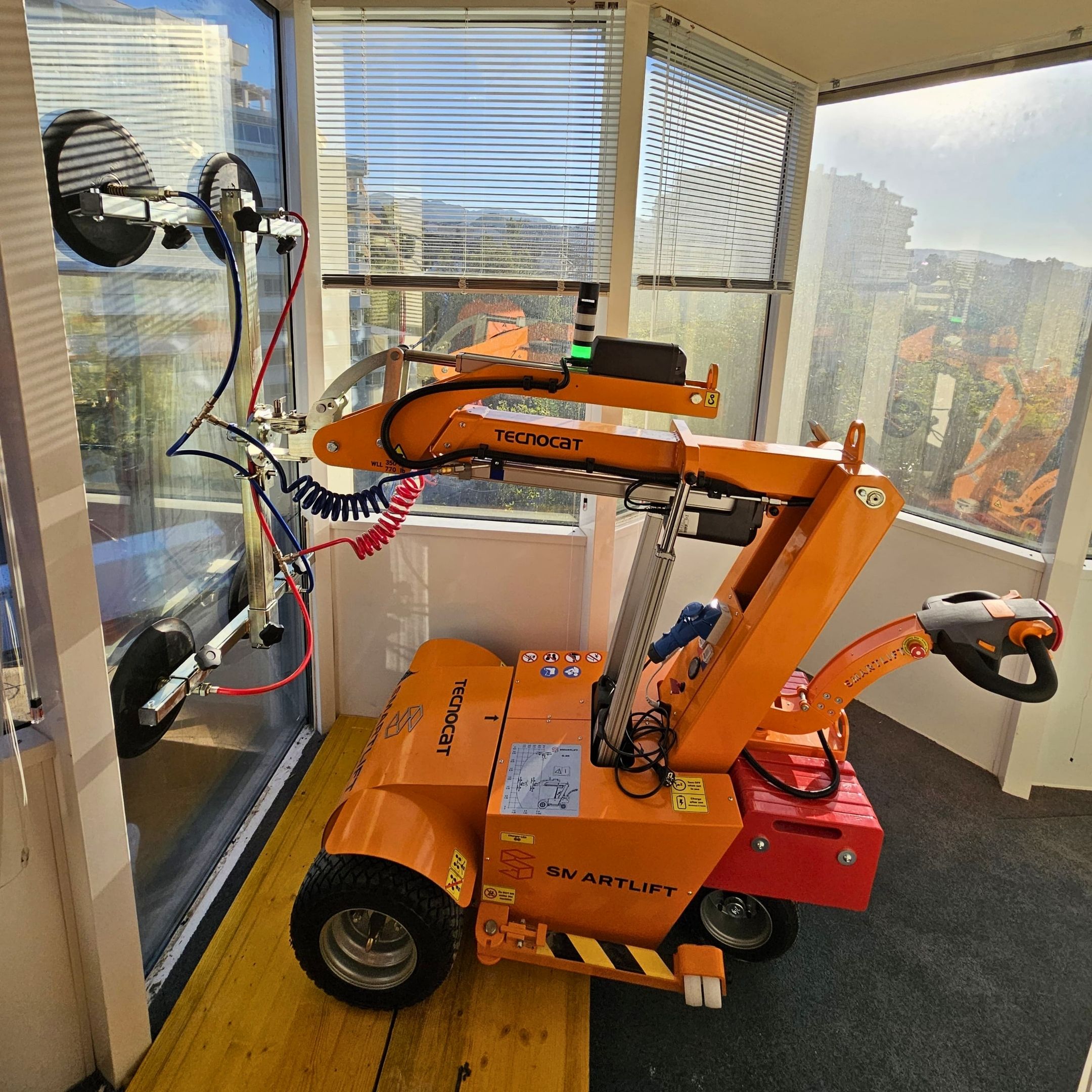 Robots cristaleros para obra Tecnocat