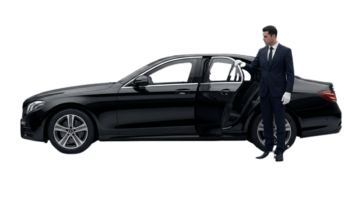 Chauffeur Service Frankfurt – Professioneller Fahrer mit schwarzer Mercedes Limousine