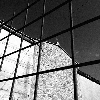 smartphone photography contrast cemetery black&white