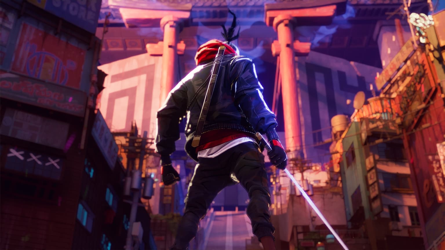 Caçador de yokai de costas, com bandana vermelha e lâmina azul, numa rua de neon de Kemuri City sob colunas vermelhas