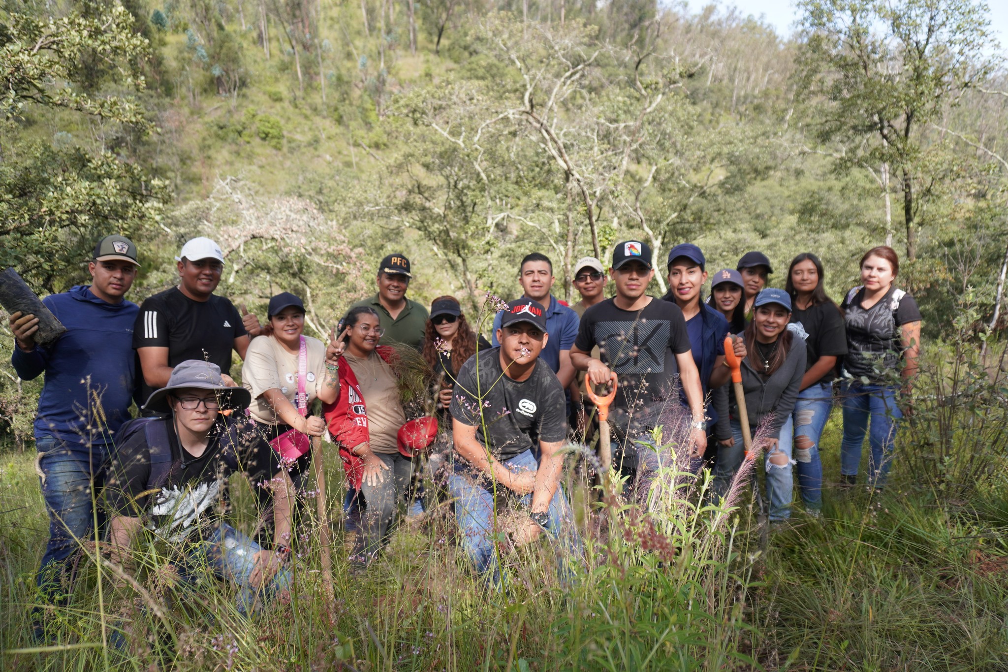 Gran jornada de reforestación en la Loma de Santa María