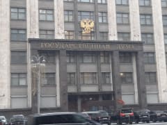 Госдума ужесточила наказание за порчу имущества с символикой СВО