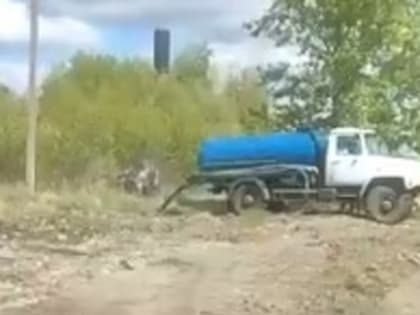 Ассенизатор в Новомосковске сливал отходы на обочину