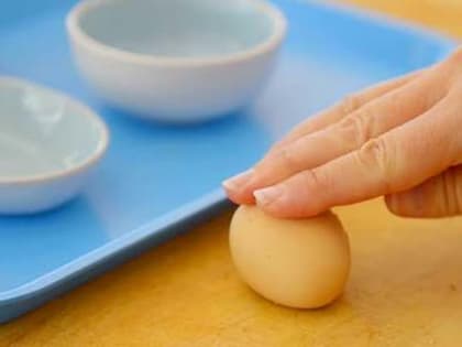 Пользователи соцсетей предлагают тулякам пройти тест на терпение - чистку сырых яиц