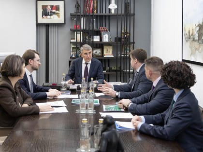 Дмитрий Миляев обсудил с руководством Алексинской бумажно-картонной фабрики планы по развитию предприятия