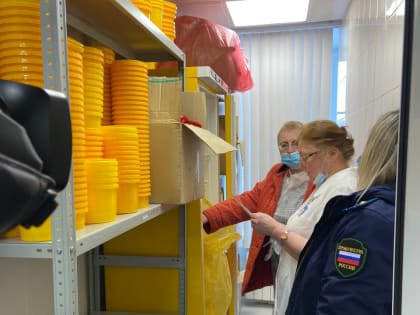 В Новомосковской больнице нашли просроченные лекарства и протекшие потолки