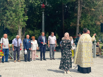 Сергей Кожевников принял участие в возложении на Спасском кладбище