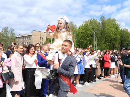Стали известны даты последних звонков и выпускных в новомосковских школах