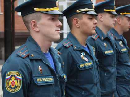 Тульские выпускники МЧС России получили служебные удостоверения