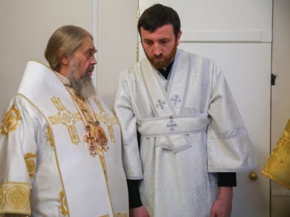 Поклонение честны́м веригам ап. Петра.