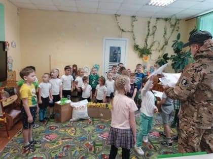 Воспитанникам детского сада в Ефремове устроили встречу с бойцом СВО