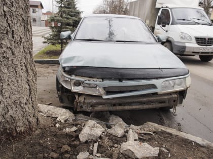 В Туле на улице Металлургов пьяный водитель устроил тройное ДТП