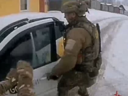 Тульские росгвардейцы показали кадры задержания тамбовчанина с 16 кг наркотиков