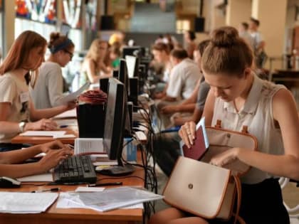 Поступать в педвузы решили почти 355 тысяч российских абитуриентов