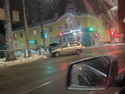 В Туле на пересечении улиц Руднева и Циолковского произошло ДТП