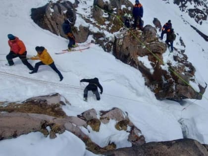 Турист из Тулы погиб при восхождении на Эльбрус, сорвавшись со скалы