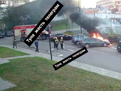 На улице Сурикова в Туле загорелись 2 автомобиля