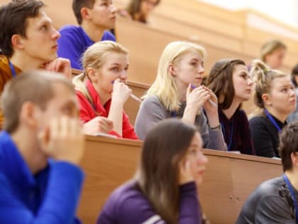 Более 600 вузов ввели в программу курс «Основы российской государственности»