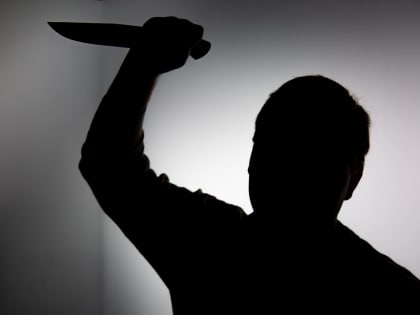 70-летний новомосковец два раза за три дня бросался с ножом на знакомых