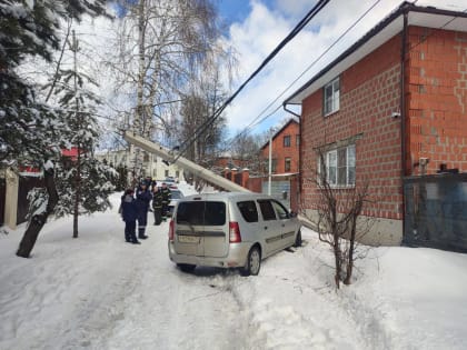 В Туле на улице Кольцова пьяный автолюбитель врезался в столб
