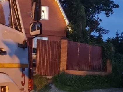 При пожаре в деревне Рвы два человека получили ожоги
