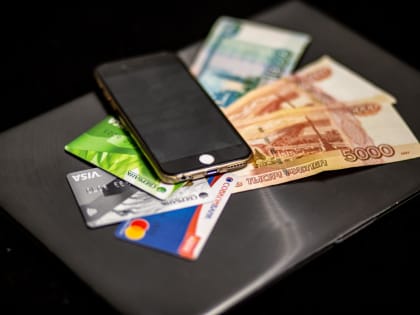 Жители Тульской области стали реже снимать наличные