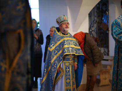 Сретение Владимирской иконы Пресвятой Богородицы (празднество установлено в память спасения Москвы от нашествия Тамерлана в 1395 году).