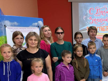 Дмитрий Афоничев вручил наборы для учебы детям из малообеспеченных семей