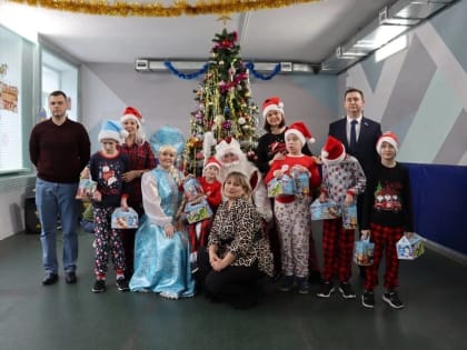 Алексей Комиссаров поздравил учеников Тульского областного центра образования