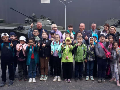 Юрий Цкипури организовал для школьников экскурсию в парк «Патриот» и Музей обороны Тулы