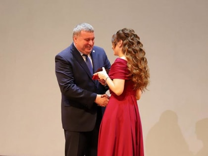 Илья Беспалов вручил аттестаты выпускникам тульского лицея